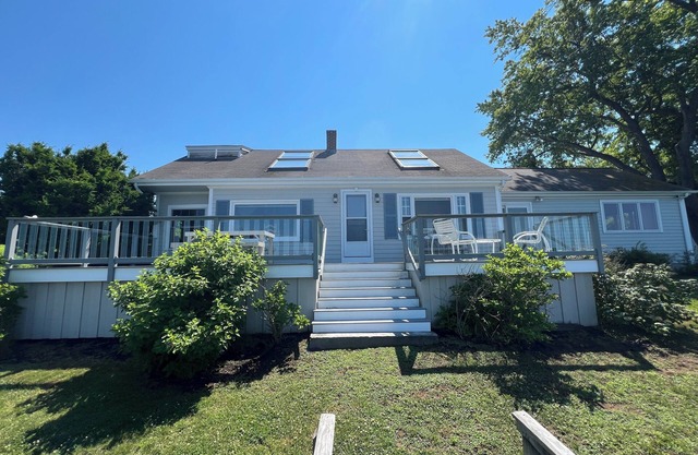 A perfectly placed cottage overlooking Mackerel Cove!
