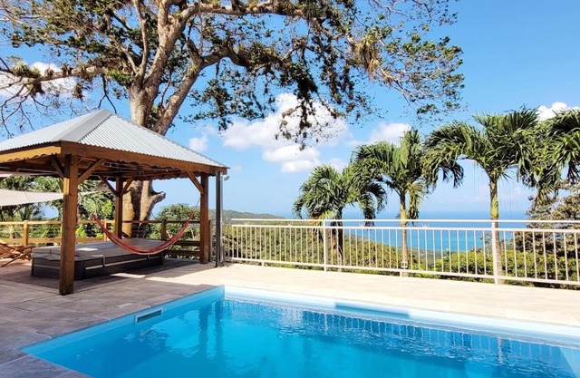 A Perle de vue - Appartement de charme Piscine & spa avec vues mer & forêt