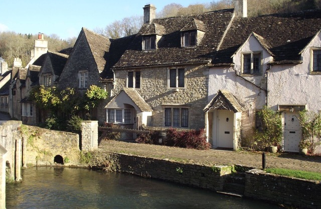 A picturesque 15th century three storey stone cottage fully equipped & furnished