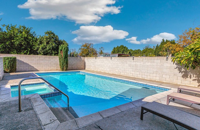 A Quiet and Private Oasis with Amazing Designed and Pool & HotTub for relaxing