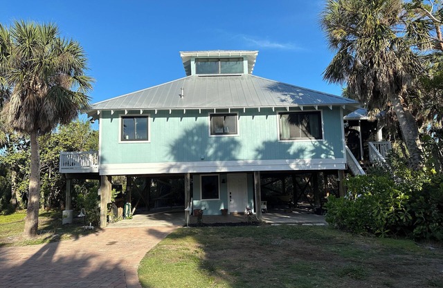 A quiet house with ton of privacy and close to beaches on Sanibel