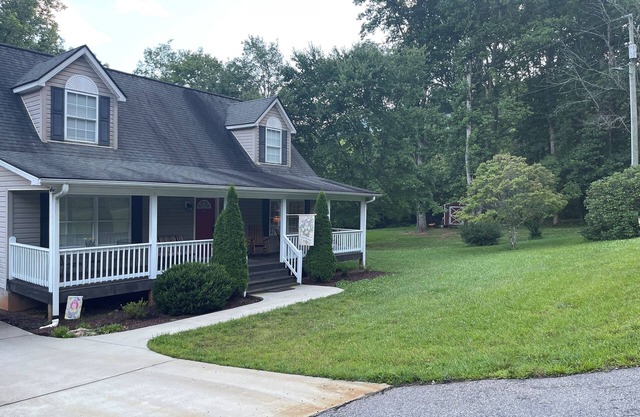 A Restful Creekside Getaway