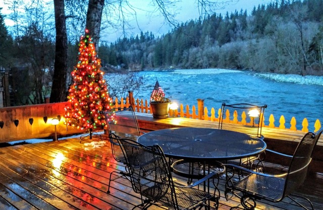 A river retreat with breath taking views of river and mountains from a hot tub