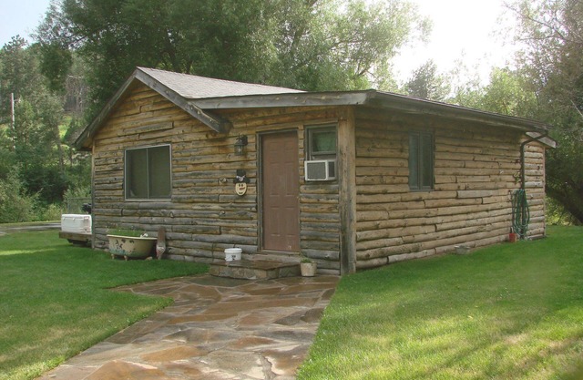 A Rustic/modern cabin by the creek a big front yard and lots of Wildlife abound