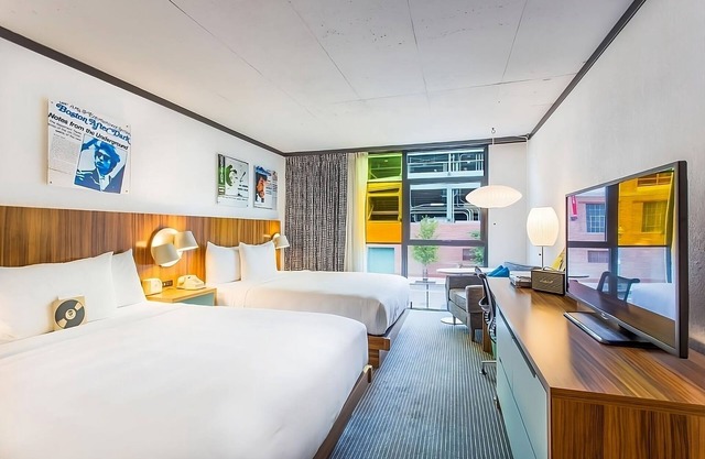 A short drive from Old State House! 4 Family-friendly Units w/Balcony! Parking!