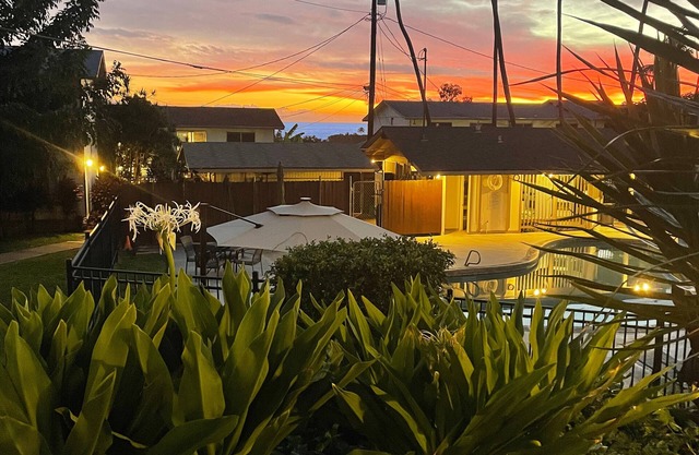 A Slice of Paradise in Kona - walk to stores, restaurants and the beach
