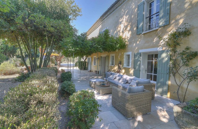 A stunning family home, 5 minutes from Uzes and 30 minutes from Avignon.