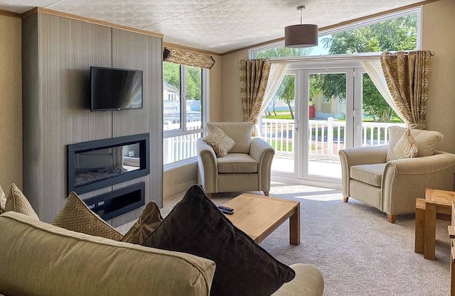 A stunning lodge with one master double with en suite with bath and overhead shower.