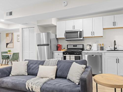 A Suite 2-BR DC Getaway Close to Union Market