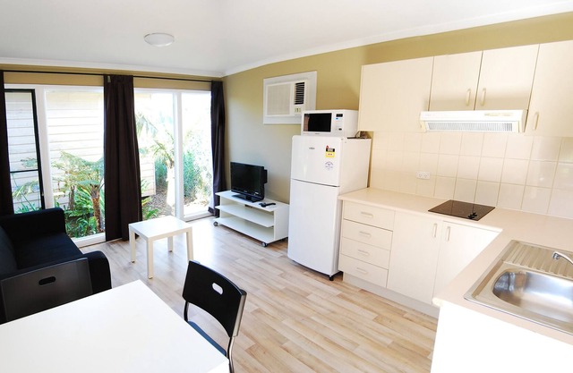 A tropical Queensland style tourist park offering affordable accommodation.