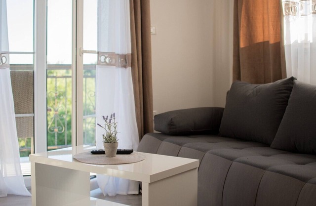 A two bedroom holiday apartment with swimming pool - Lavanda 2