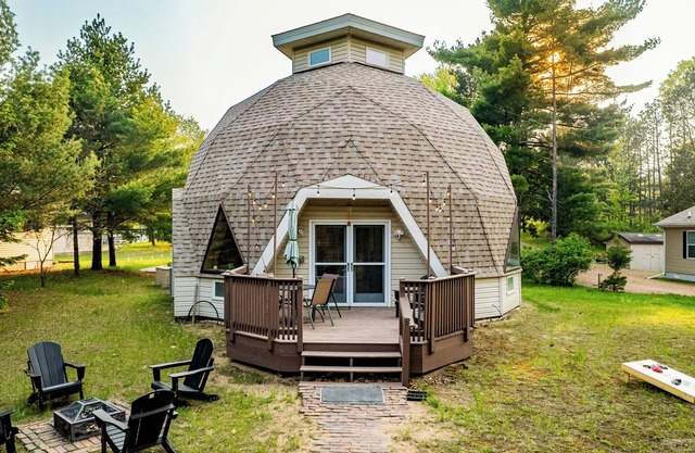 A unique lakefront getaway on Lake Camelot near Sand Valley Resort