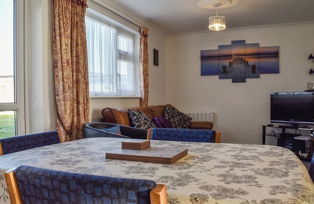 A wonderful chalet set in a great seaside location.