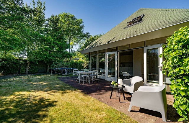 A wonderful holiday accommodation in Park De Toekomst, just 10 minutes by bike from the beaches of Ouddorp.