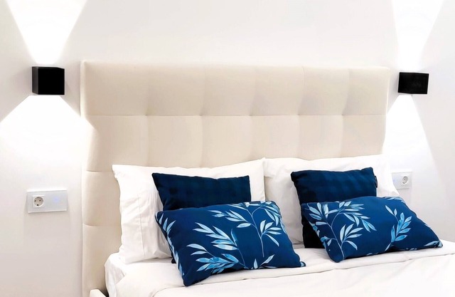 A1.0 - Luxury Alexa Smart house - central location