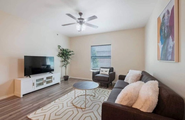 AA4 l NEWLY Updated l 4-min to Medical Center l 2BR & 2BA l Monthly rental