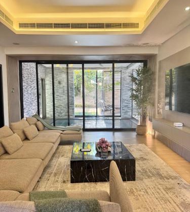 AB Villa - Pool & Cinema