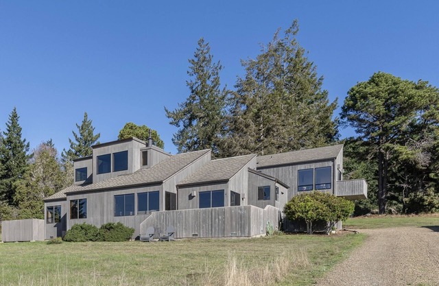 Abalone Point: Oceanside Panoramic View Home