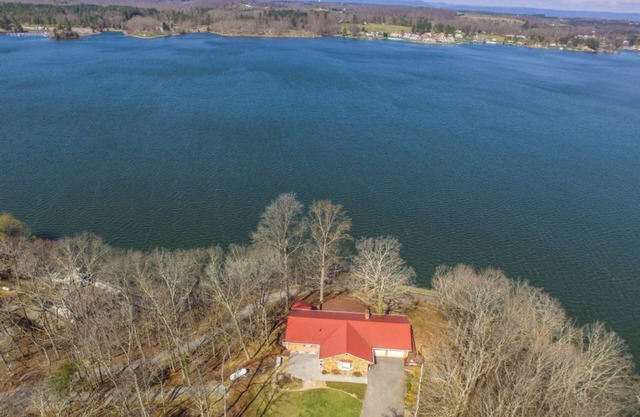 Abigail's Lake View has a Panoramic view of Claytor Lake!