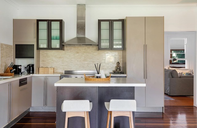 Absolute River Front & Views - Close to beach and shops