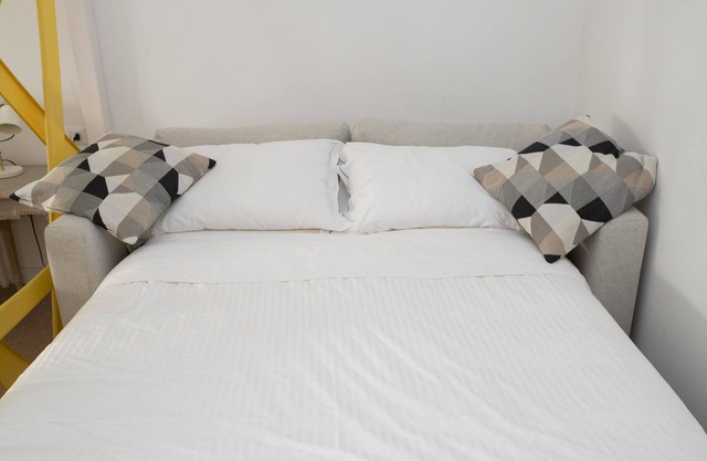 Abstract Apartment M84