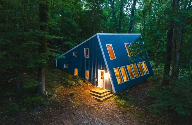 Acute Lodge: Boho, Romantic Getaway in Nelson Co.