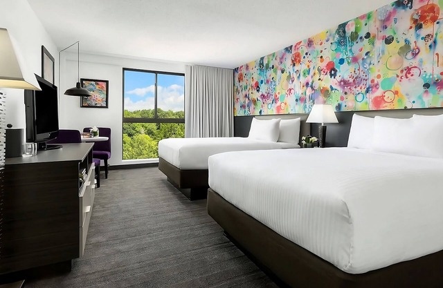 ADA 2 Queens with Tub Room at Studio Allston Hotel