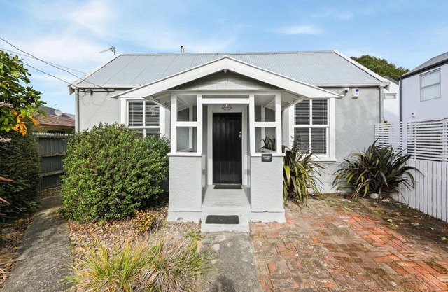 Addington Cottage - Christchurch Holiday Home