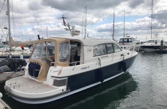 Adelphi B A Delightful 6 Berth Boat