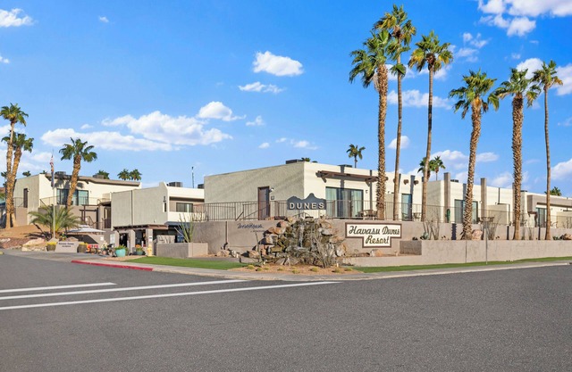 Adjacent to Lake Havasu Studio Suite at Top-Rated Resort w/Pool & FREE WIFI