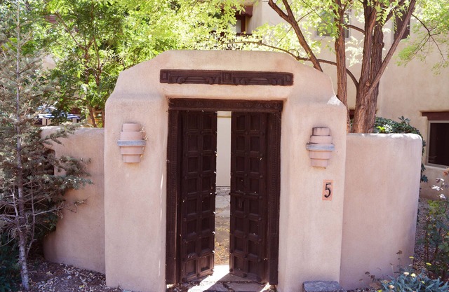 Adobe de Feliz is a Charming 2 BR Condo just a short walk to Taos Plaza