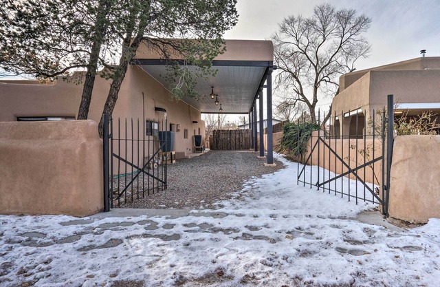Adobe House w/Patio - Walk to Dtwn Plaza & Shops!