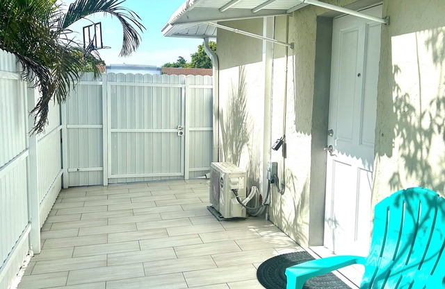 Adorable 1 bedroom studio in perfect location