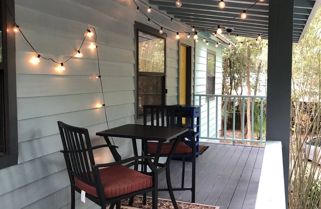 Adorable 2 bedroom unit with free parking & cancelation, Great for longterm stay