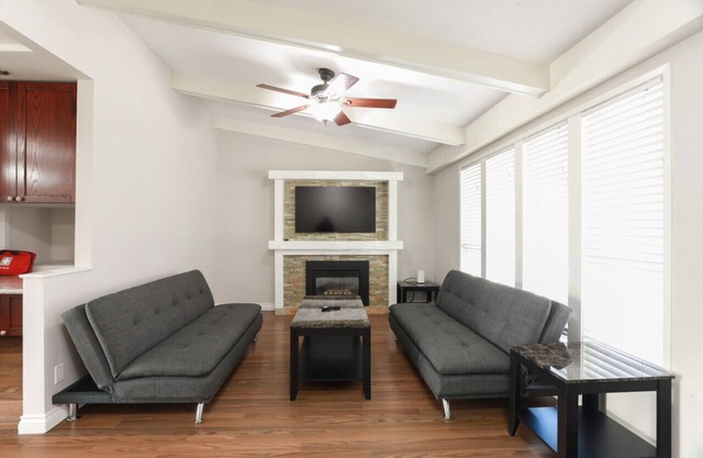 Adorable 3 Bedroom Upper Floor