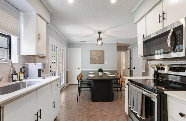 Adorable Bungalow Near Tybee Beach