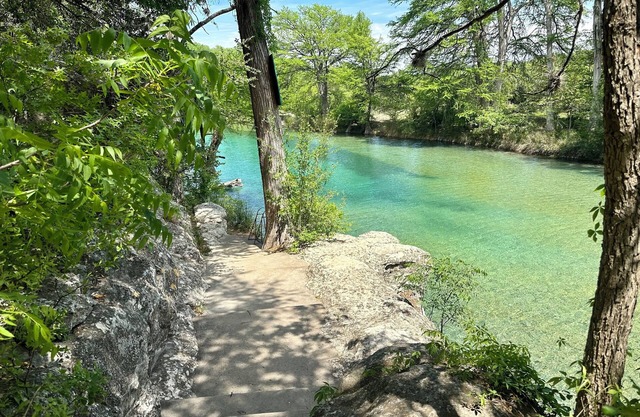 Adorable cabin STEPS away From the Crystal Clear Frio River - Terrace #3