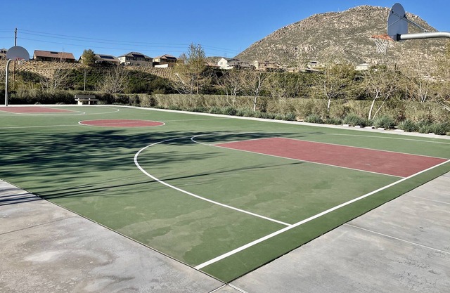 Adorable New home w/ King Bed Suite near UCR