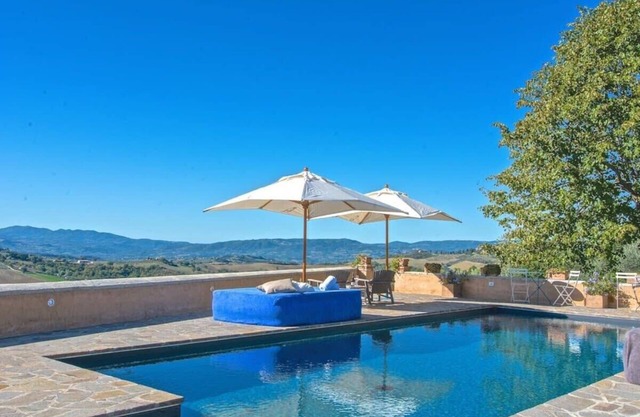 Adorable Posh Villa Overlooking Umbrian Hills