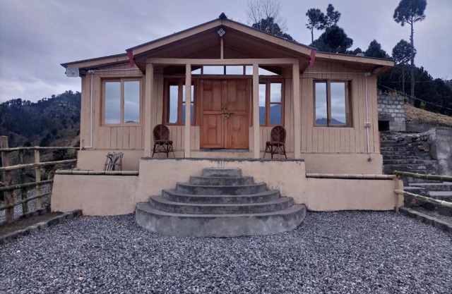 Adults Only! Kashmir Eagle Heights Cottage & Restaurant by LMC