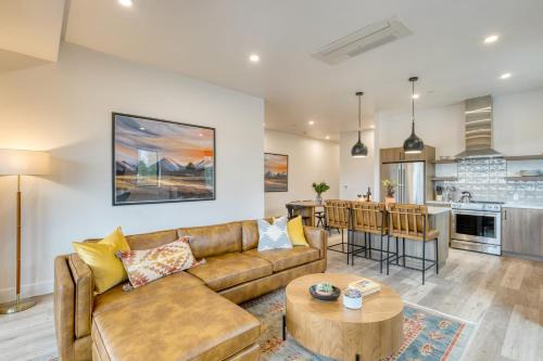 Aerie Modern 4 Unit Buyout 4 Units w Hot Tub Mountain Views Near Downtown