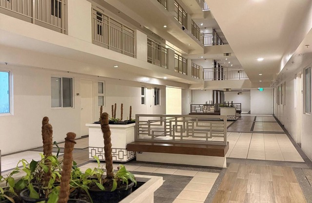 Aesthetic Cozy Apartment Condo With Pool Balcony & Deck