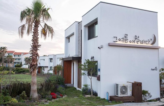 Aewol Bada Poomeun Property