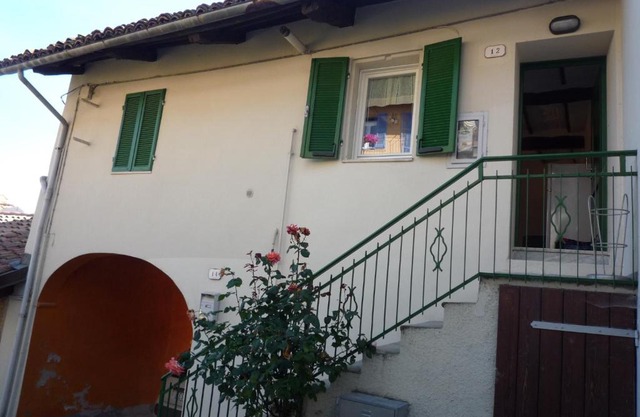 affascinante appartamento con vista a Verduno