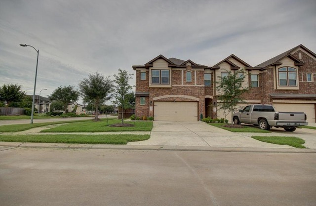Affordable 3-Bedroom Townhouse With Backyard ~ Double Story (Pet Friendly!)