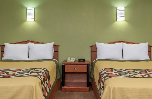 Affordable and convenient unit in Knights Inn Franklin Ave Waco, Parking, Pet-Friendly! Near Cameron Park & Zoo