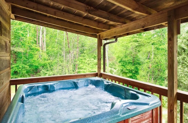 Affordable Mountain Cottage W/Wood Fireplace + Hot Tub + WiFi!