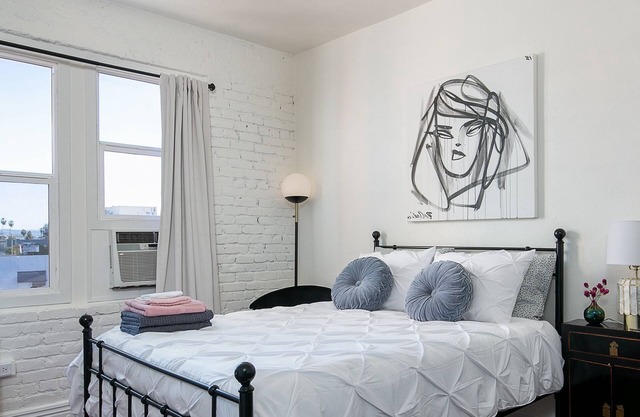 Affordable Queen Studio Near DTLA!