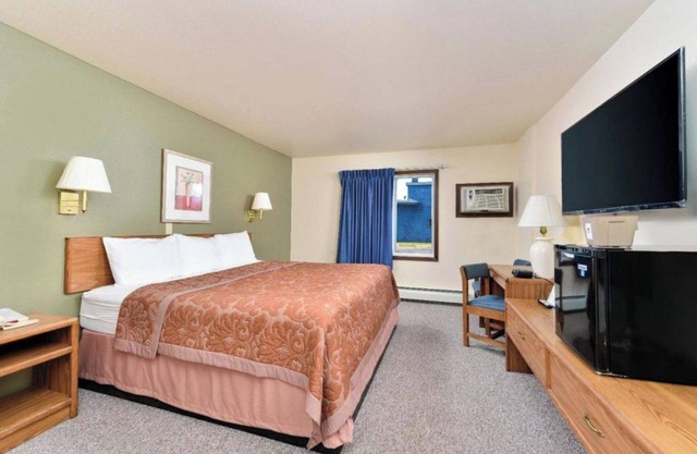 Affordable Room w/Private Bathroom & Complimentary Breakfast – Pet Friendly