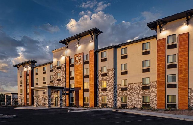 Affordable Room with Full Kitchen for Extended Stay Comfort, Pet-Friendly
